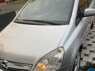 Gebraucht Opel Zafira 115 PS (84 kW) 2010 Silber Van / Kleinbus