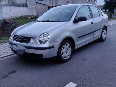 Grau Gebraucht 2004 VW Polo Comfortline Limousine | 1.399 € (Fairer Preis)