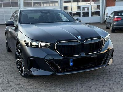 Grau Gebraucht 2023 BMW 520 M Sport Limousine | 53.000 €