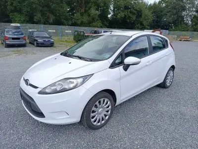 Gebraucht Ford Fiesta Trend 82 PS (60 kW) 2011 Weiß Limousine