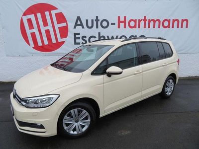 Beige Gebraucht 2024 VW Touran Trendline Van / Kleinbus | 29.380 € (Fairer Preis)