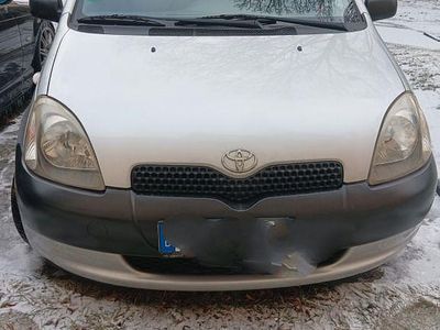 Gebraucht Toyota Yaris Terra 68 PS (50 kW) 2003 Silber Limousine