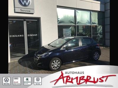 Gebraucht Peugeot 208 61 kW (83 PS) 2019 Dunkelblau uni Kleinwagen