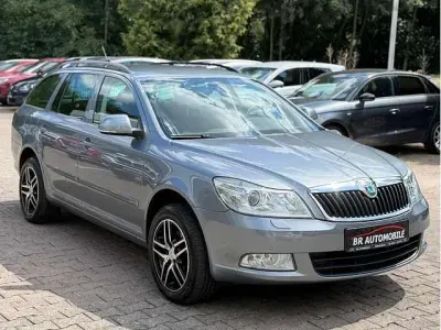 Gebraucht Skoda Octavia Family 140 PS (102 kW) 2013 Platingrau metallic Kombi