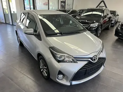 Gebraucht Toyota Yaris Comfort 99 PS (72 kW) 2015 Silber Kleinwagen