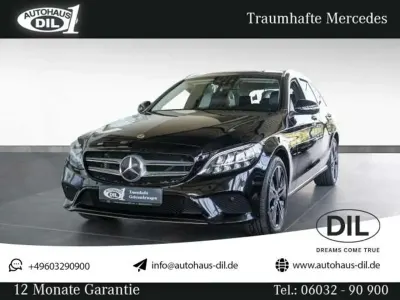 Używany Mercedes C300e Avantgarde 194 KM (142 kW) 2020 Czarny Kombi