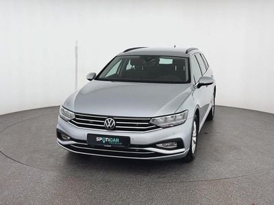 Silber Gebraucht 2023 VW Passat Business Limousine | 29.470 € (Fairer Preis)