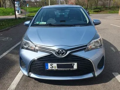 Gebraucht Toyota Yaris 99 PS (72 kW) 2015 Blau Kleinwagen