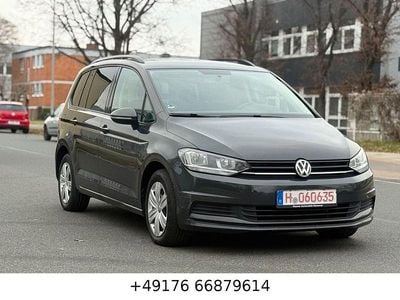 Grau Gebraucht 2018 VW Touran Trendline Van / Kleinbus | 14.200 € (Guter Preis)