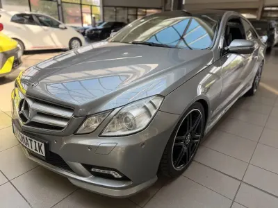 Gebraucht Mercedes E500 AMG line 387 PS (284 kW) 2009 Palladiumsilber  metalliclack Coupé