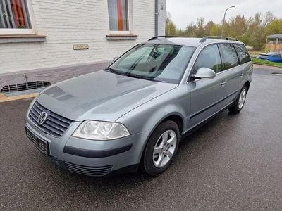 Second-hand VW Passat Basis 116 CP (85 kW) 2004 Gri Break