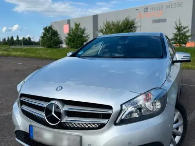 Gebraucht Mercedes A180 122 PS (89 kW) 2014 Silber Limousine