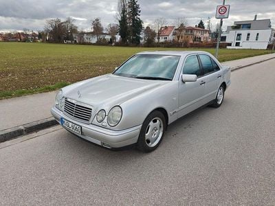 Gebraucht Mercedes E200 Avantgarde 125 PS (91 kW) 1999 Silber Limousine