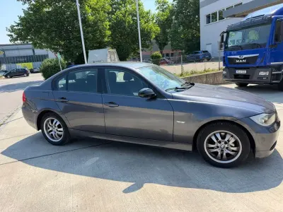 Gebraucht BMW 318 129 PS (94 kW) 2006 Grau Limousine