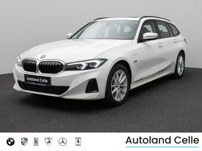 Gebraucht BMW 330e Sport Line 292 PS (214 kW) 2023 Alpinweiss uni300andere Limousine