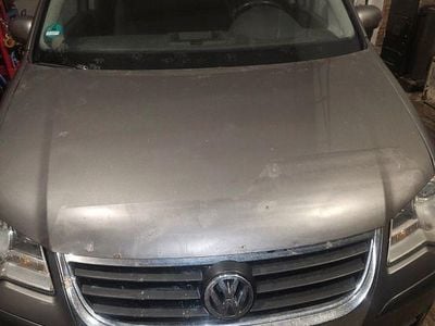 Grau Gebraucht 2008 VW Touran Trendline Van / Kleinbus | 1.100 € (Superpreis)
