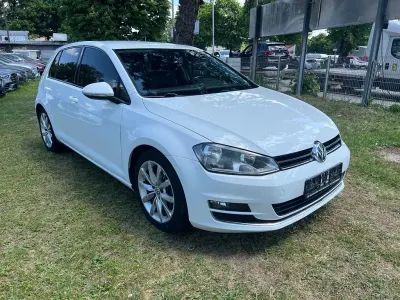 Gebraucht VW Golf VII Comfortline 105 PS (77 kW) 2015 Weiß Limousine