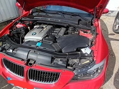 Gebraucht BMW 325 218 PS (160 kW) 2005 Rot Limousine
