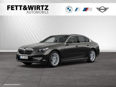 Usado BMW 530e Sport Line 299 HP (219 kW) 2024 Cinzento Sedan