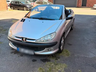 Gebraucht Peugeot 206 CC 109 PS (80 kW) 2003 Silber Cabrio