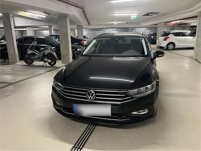 Gebraucht VW Passat Business 150 PS (110 kW) 2023 Schwarz Kombi
