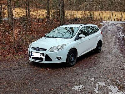 Gebraucht Ford Focus Trend 116 PS (85 kW) 2012 Weiß Kombi