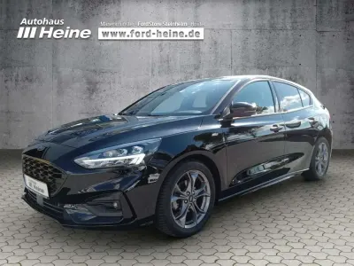 Używany Ford Focus ST-Line 125 KM (91 kW) 2022 Czarny Sedan/Limuzyna