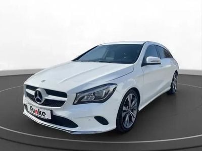 Gebraucht Mercedes CLA200 Shooting Brake 156 PS (114 kW) 2019 Weiß Kombi