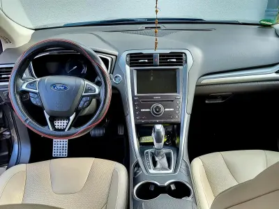 Gebraucht Ford Mondeo 140 PS (102 kW) 2018 Grau Limousine
