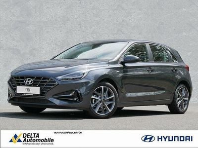 Gebraucht Hyundai i30 Trend 120 PS (88 kW) 2022 Dark knight / mic Limousine