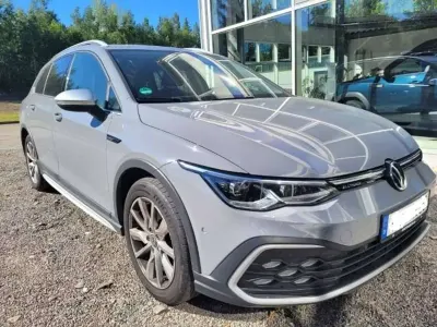 Gebraucht VW Golf Alltrack 200 PS (147 kW) 2022 Mondsteingrau Kombi
