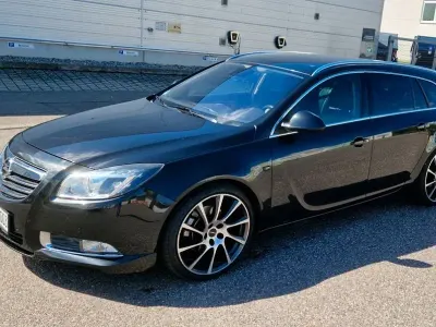 Gebraucht Opel Insignia Edition 220 PS (161 kW) 2009 Schwarz Kombi
