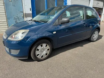 Gebraucht Ford Fiesta 69 PS (50 kW) 2008 Blau Kleinwagen