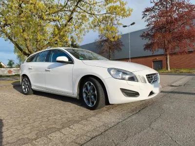 Używany Volvo V60 215 KM (158 kW) 2012 Biały Kombi