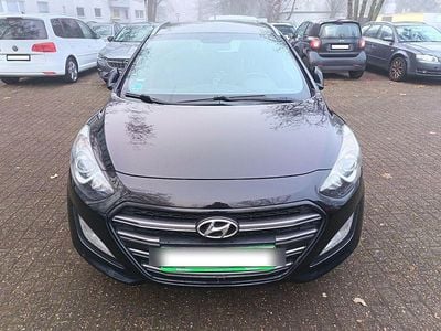 Schwarz Gebraucht 2016 Hyundai i30 Passion Kombi | 11.375 € (Etwas zu teuer)