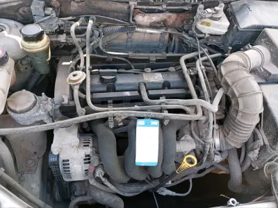 Usado Ford Focus 100 CV (73 kW) 2002 Plateado Familiar