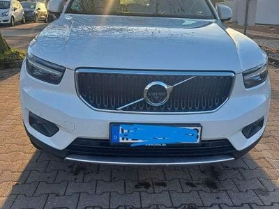 Weiß Gebraucht 2020 Volvo XC40 Momentum SUV | 25.900 € (Fairer Preis)