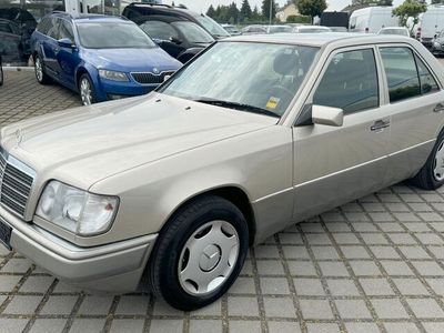 Gebraucht Mercedes E200 136 PS (100 kW) 1994 Grau Limousine