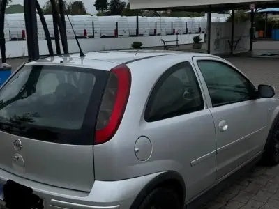 Usata Opel Corsa 75 CV (55 kW) 2004 Argento Utilitaria