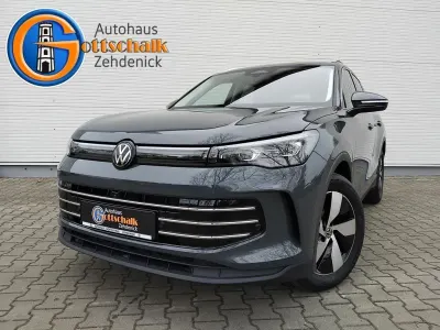 Neu VW Tiguan Elegance 150 PS (110 kW) 2025 Delfingrau metallic SUV