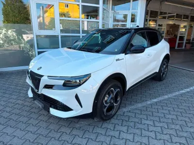 Neu Alfa Romeo Junior Edizione Speciale 136 PS (100 kW) 2026 Weiß SUV
