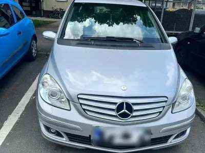 Gebraucht Mercedes B180 109 PS (80 kW) 2008 Silber Van / Kleinbus