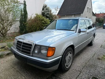 Gebraucht Mercedes 300 113 PS (83 kW) 1993 Silber Kombi