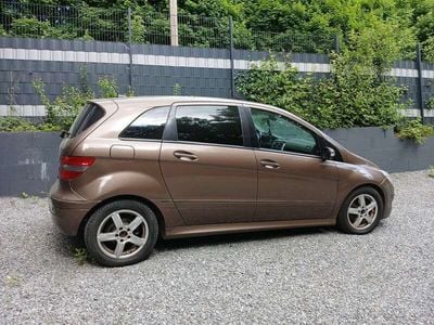 Mercedes B200