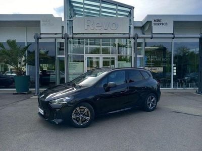 Black sapphire metallic Gebraucht 2024 BMW 223 Active Tourer M Sport Van / Kleinbus | 37.700 € (Fairer Preis)