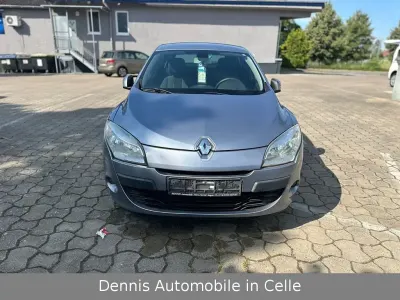 Gebraucht Renault Mégane Dynamique 131 PS (96 kW) 2011 Blau Limousine