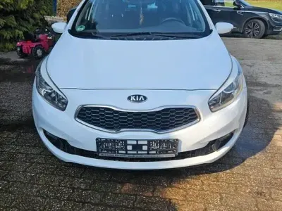 Gebraucht Kia Ceed Attract 99 PS (72 kW) 2013 Weiß Kleinwagen