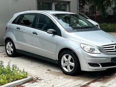 Mercedes B200