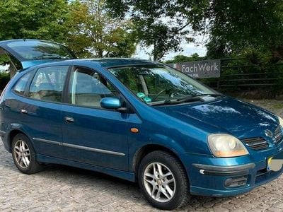 Nissan Almera Tino