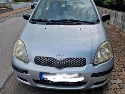 Silber Gebraucht 2003 Toyota Yaris Kleinwagen | 699 €